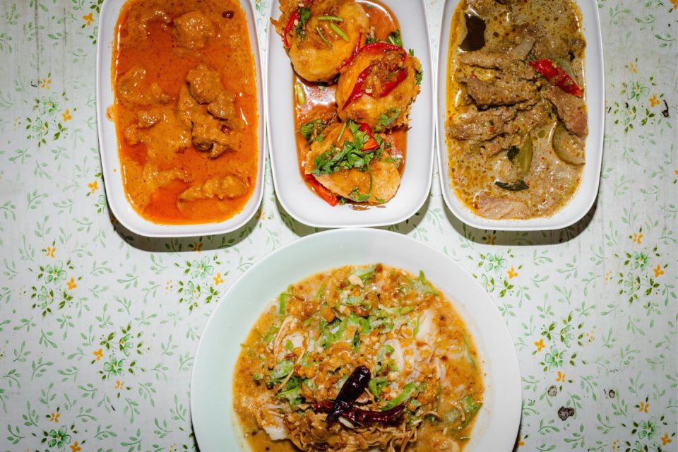 Bangkok: Old Siam Food Tour with 15+ Tastings - Meeting at Big C Ratchadamri: fast start, local context