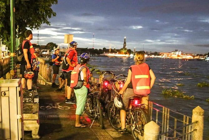 Bangkok Opulence Chao Phraya River Dinner Cruise from ICONSIAM - Slow sailing time: how to make the most of a 2-hour ride