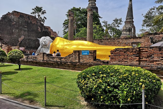 Bangkok: Private Ayutthaya and Bang Pa-In Summer Palace Tour - Getting Picked Up in Bangkok and Settling Into a Private Van