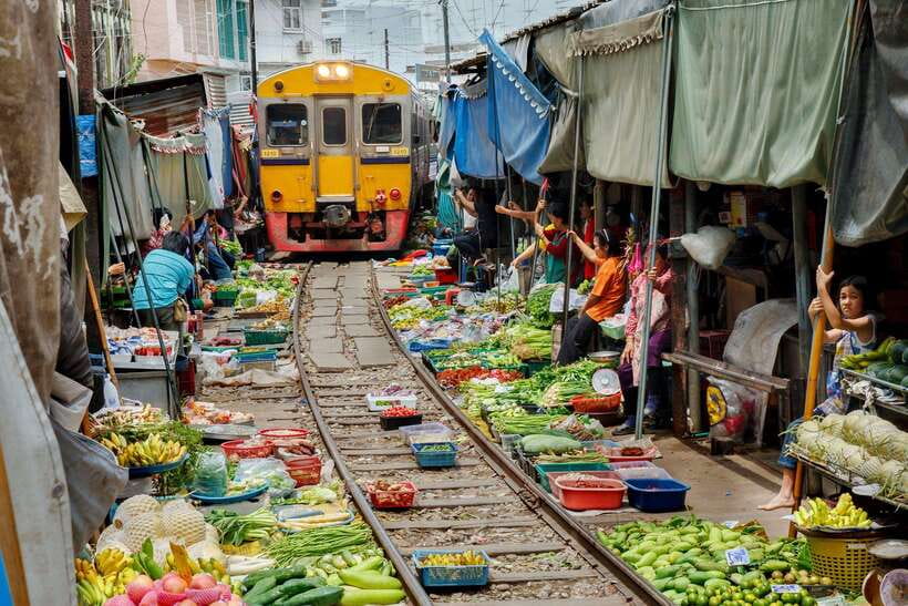 Bangkok: Railway and Floating Market Tour with Dragon Temple - Wat Samphran Dragon Temple: Pink tower, giant dragon, and a climb