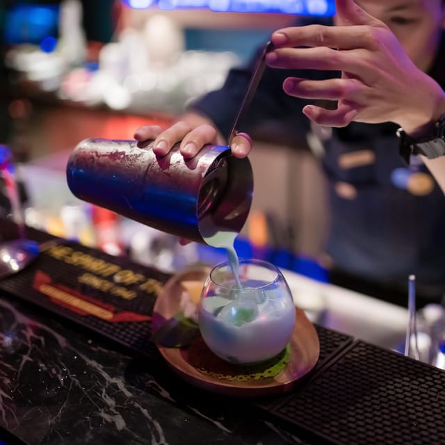 Bangkok: RedSquare Rooftop Bar at Novotel Sukhumvit 4 - Who this rooftop session suits best (and who might rethink it)