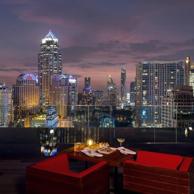 Bangkok: RedSquare Rooftop Bar at Novotel Sukhumvit 4 - Live music and DJ mood: the energy level you should expect