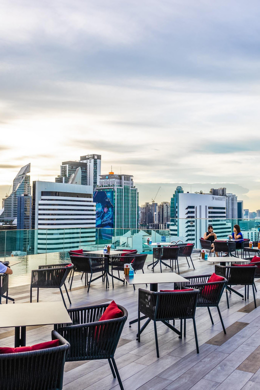 Bangkok: RedSquare Rooftop Bar at Novotel Sukhumvit 4 - Service you can feel at the table (and how it impacts your night)