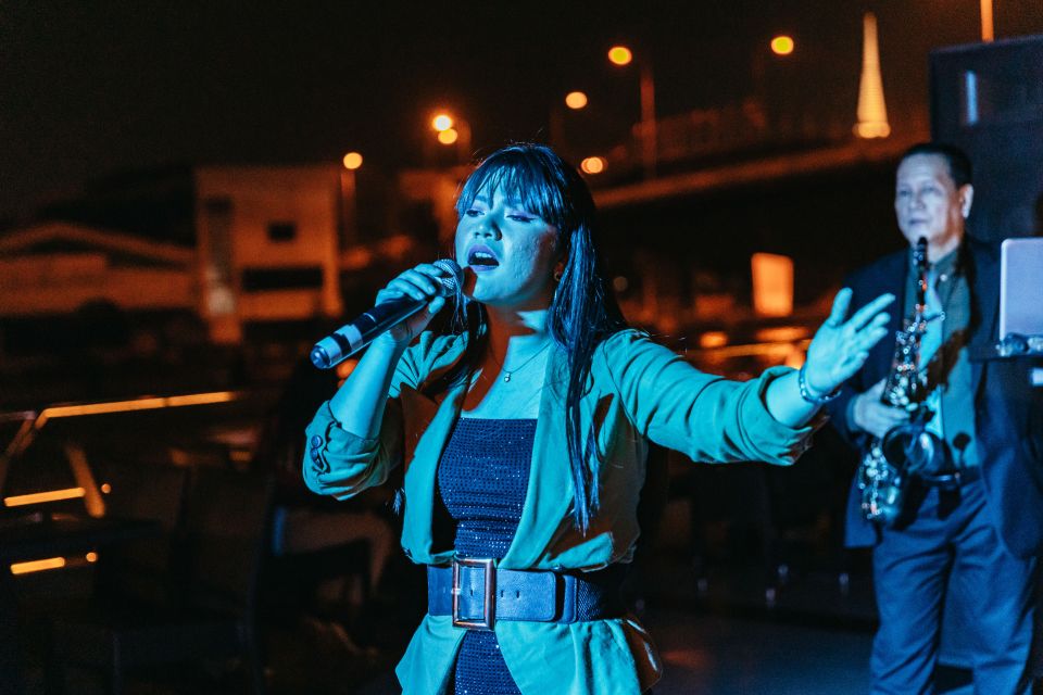 Bangkok: River Dinner Cruise on the Chao Phraya Princess - Live music and the onboard mood: from mellow to dancing