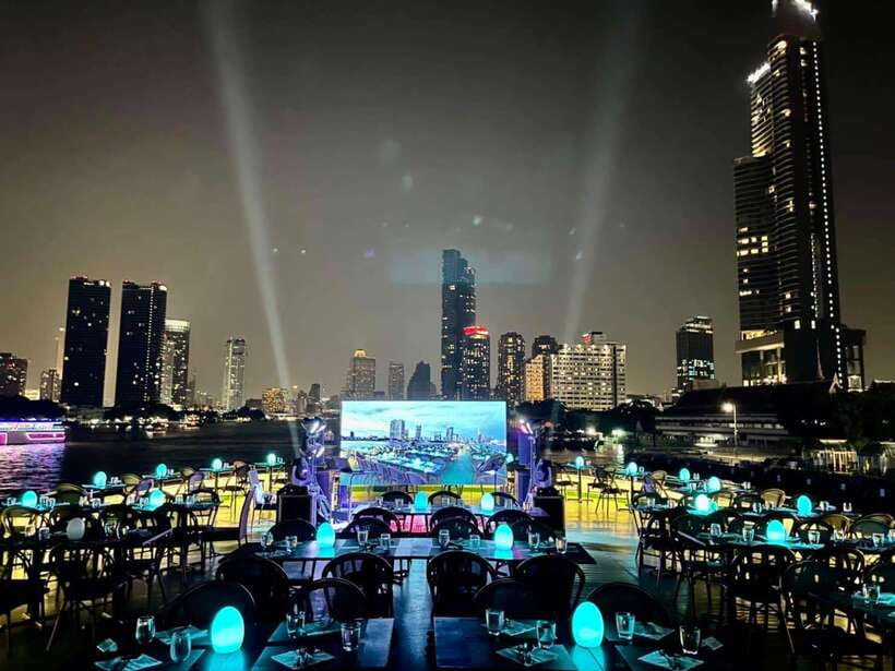 Bangkok: Royal Princess River Dinner Cruise with Live Music - Live Music and the Party-Softening Effect
