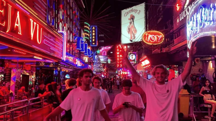 Bangkok: Soi Cowboy, Nana, Soi 11, Rooftops, Clubs & Go Go’s - Soi Cowboy Walk-Through: See the Neon Without Getting Lost