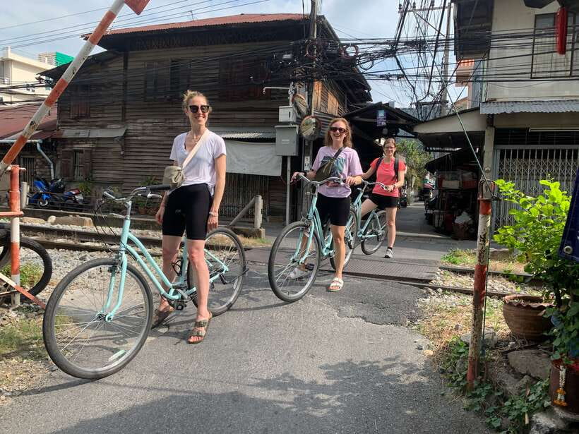 Bangkok: Temples, Canals & Local Life Bike Tour - Talat Phlu (Phlu Market): Where Bangkok’s Regular Day Shows Up