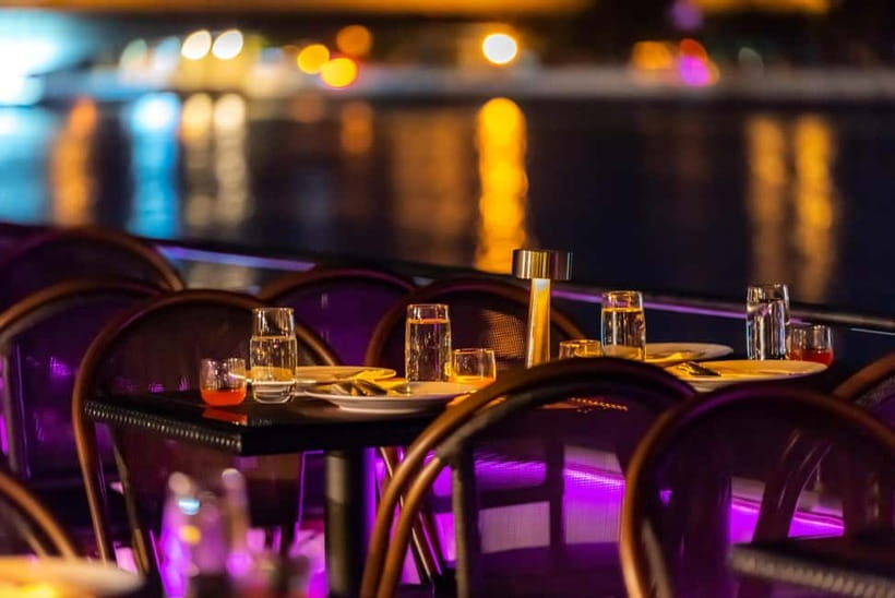 Bangkok: The Newest Luxury 5-Star Bangkok Chao Phraya Cruise - Live music and Thai dance: what the show is actually like