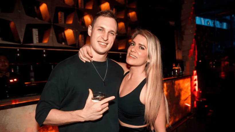 Bangkok: The Speakeasy, Rooftop & Iconic Venues Pub Crawl - Levels Sky Club: VIP nightclub entry, free shots, and the reserved-table finish