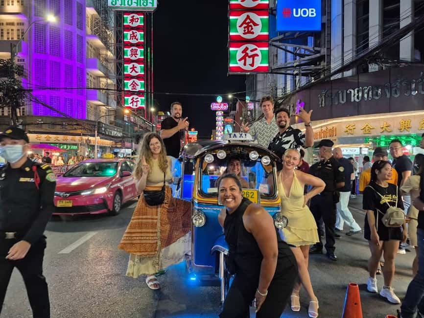 Bangkok: Tuk Tuk Adventure Chinatown Michelin Food & Temples - Wat Traimit and Chinatown Gate: Starting With Big Bangkok Wow