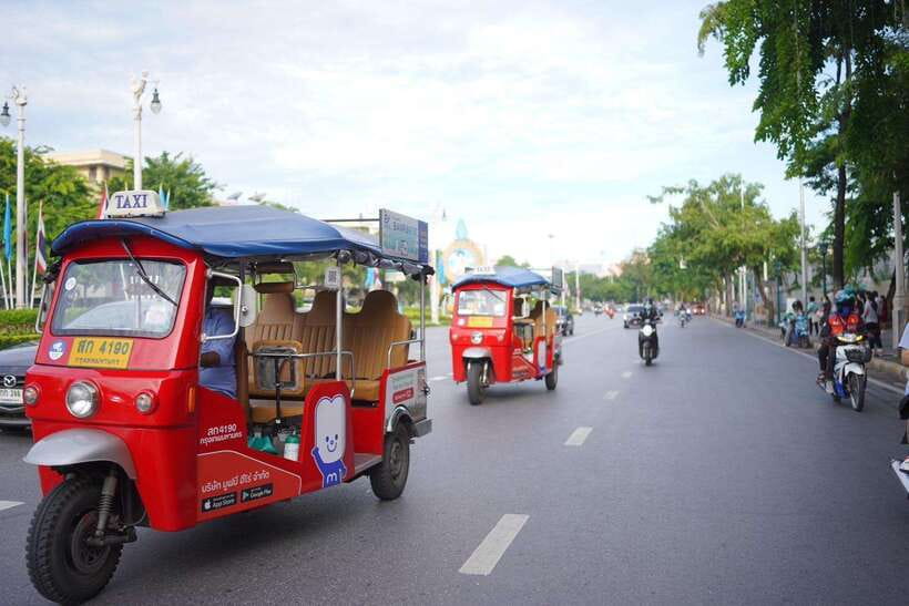 Bangkok: Tuk Tuk Day Pass App & Boat Chao Phraya River - The Chao Phraya boat: your secret weapon against traffic