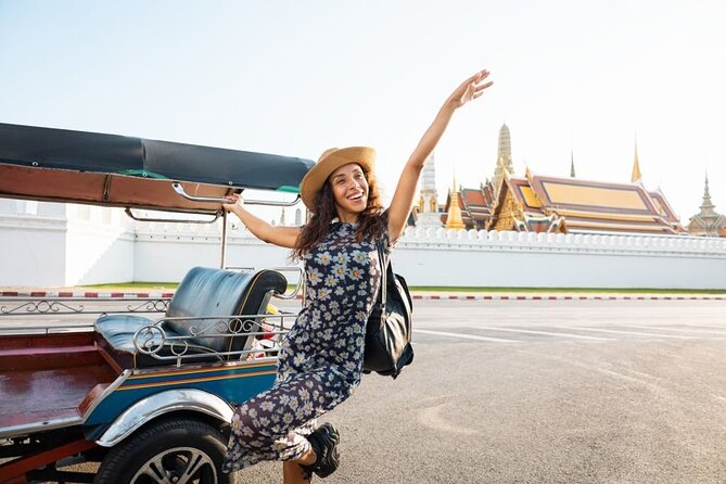 Bangkok Tuk Tuk Tour - Hotel-pickup & Dinner - Stop 2: Golden Mount (Wat Saket) and the Stair Reality
