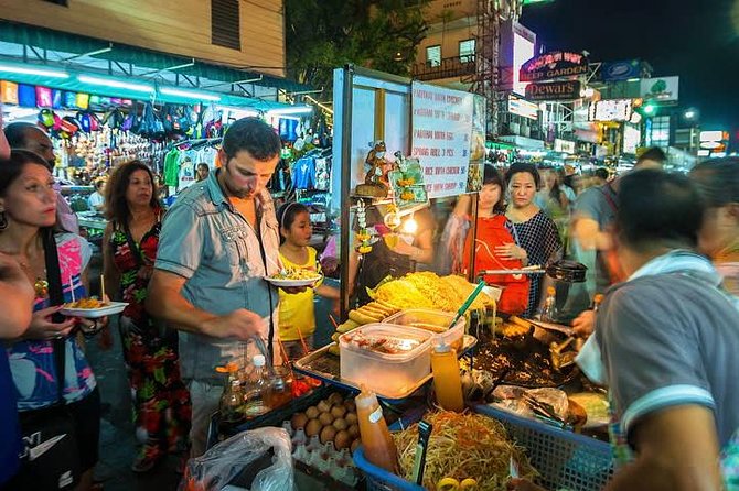 Bangkok Tuk Tuk Tour - Hotel-pickup & Dinner - The Illuminated Pass-By: Grand Palace Area, Giant Swing, Metal Castle