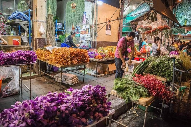 Bangkok Tuk Tuk Tour - Hotel-pickup & Dinner - Pak Khlong Flower Talat: Bangkok’s Flower Market in the Night Glow