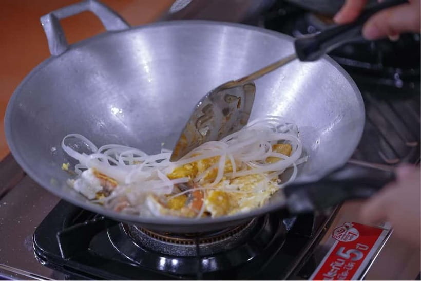 Bangkok: White Lotus Thai Cooking Class with Market Tour - Price and Logistics: Getting $35 Worth of Bangkok Flavor