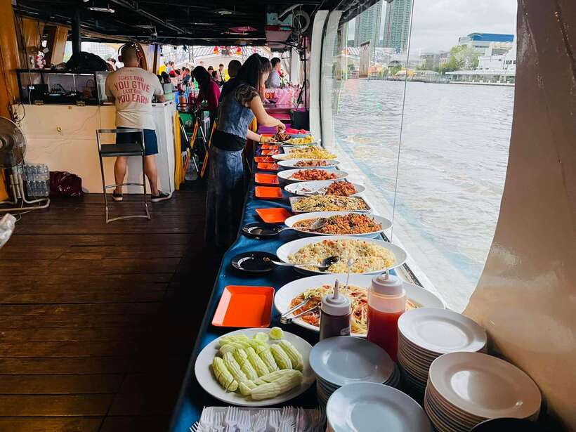 Bangkok: Yodsiam Sightseeing Cruise Snacks & Unlimited Beer - Unlimited beer, snacks, and what the food setup really feels like