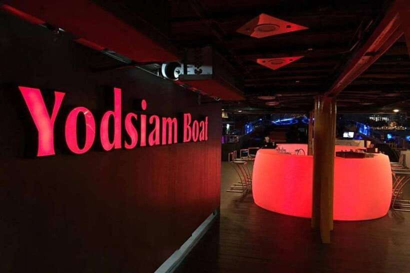Bangkok: Yodsiam Sightseeing Cruise Snacks & Unlimited Beer - The night-glow route: Wat Pho, Wat Arun, and the Grand Palace from the water