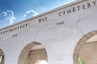 Bridge on the River Kwai and Thailand-Burma Railway Tour - Kanchanaburi War Cemetery: A Sobering Start That Changes How You See the Bridge