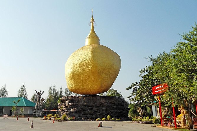 Chachoengsao One Day Trip from Bangkok : Historic Market and Buddhist Temples - Wat Saman Rattanaram: the giant pink Lord Ganesha (and the trade-offs)