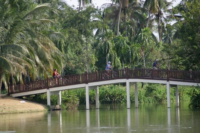 Colors of Bangkok - A Bangkok bike ride that actually feels like Bangkok