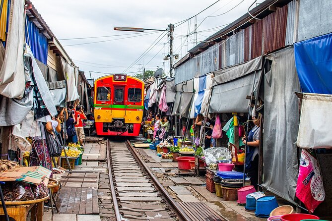 Damnoen Saduak Floating Market and Maeklong Railway Market Tour - Should You Book This Damnoen Saduak and Maeklong Tour?
