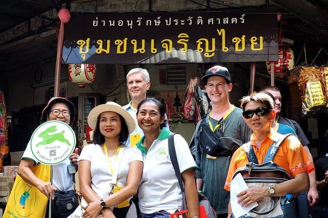 Day Trip to Bangkok Floating Market & Maeklong Railway - Shopping strategy: how to enjoy Damnoen Saduak without losing time