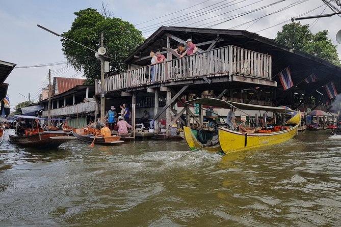 Floating Market Damnoen Saduak and Meklong Railway Market: Half Day Tour - Stop 2: Damnoen Saduak Floating Market—canoes, canals, and canal-side shopping