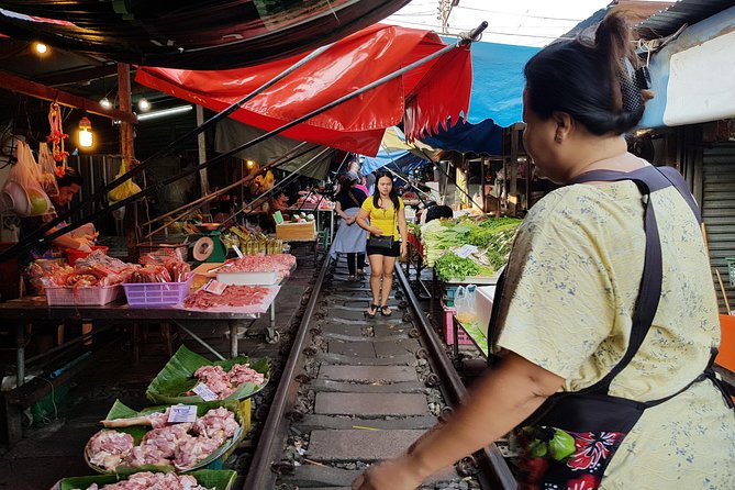 Floating Market Damnoen Saduak and Meklong Railway Market: Half Day Tour - Food included: fruit, snacks, and bottled water—what that means for your comfort