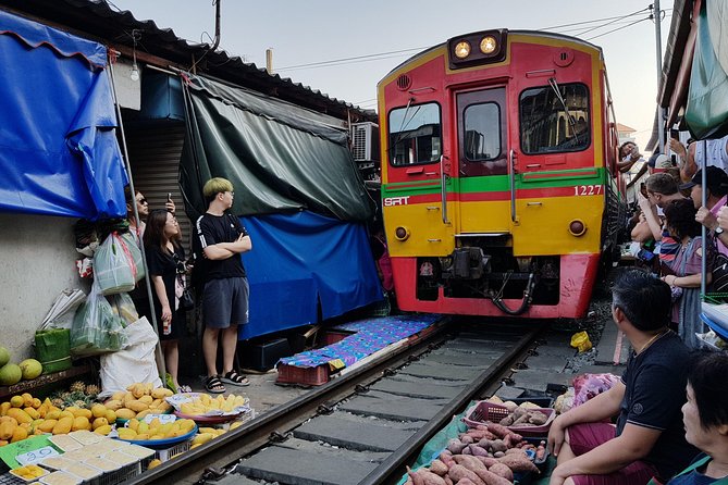 Floating Market Damnoen Saduak and Meklong Railway Market: Half Day Tour - A note on crowds, timing, and walking effort