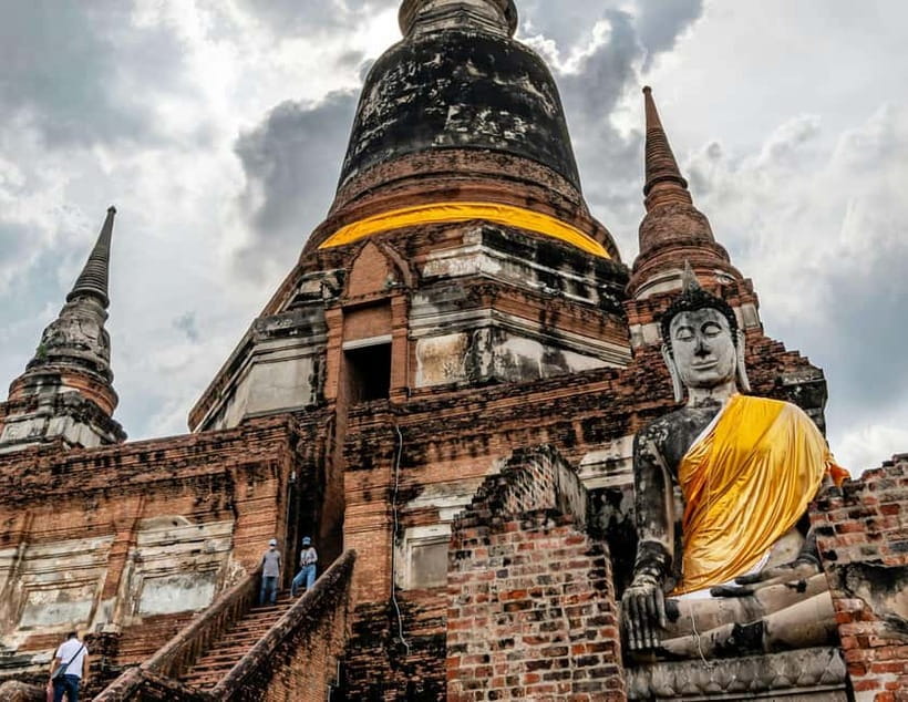From Bangkok: Ayutthaya Heritage Tour with Sunset Boat Ride - Wat Maha That: the Buddha head in tree roots that you can’t unsee