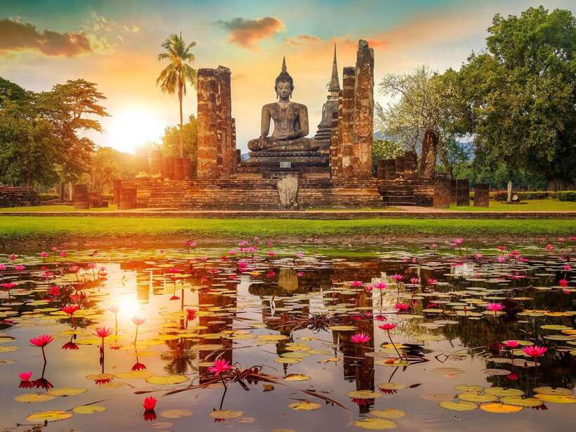 From Bangkok: Ayutthaya Historical Park Guided Day Trip - Responsible travel touches: glass bottles and carbon offsets