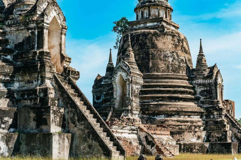 From Bangkok: Ayutthaya Temples Guided Tour with Lunch - Wat Mahathat: the Buddha head in tree roots moment