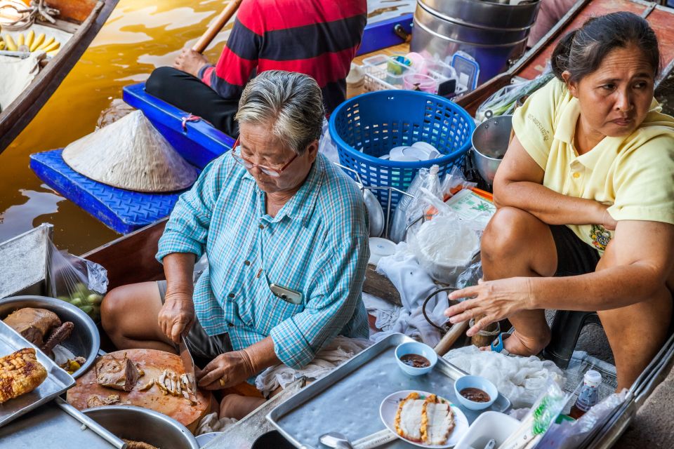 From Bangkok: Damnoen Saduak Floating Market Guided Tour - Entering Damnoen Saduak: Vendors, Food, and the Boat-Boat Reality