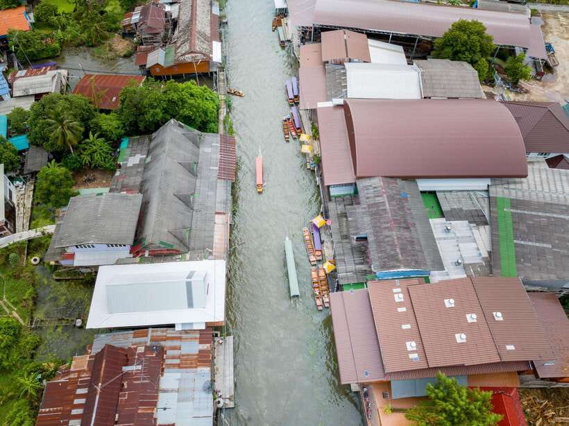 From Bangkok: Railway & Damnoen Saduak Floating Market Tour - Who this tour suits best (and who should skip it)