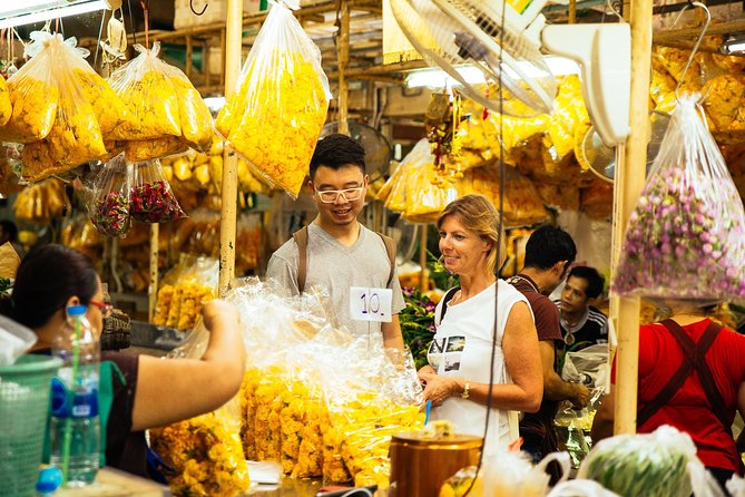 Full Day Bangkok PRIVATE City Tour With Locals - Wat Trimit & Wat Pho tickets - The Local Drink Finish: Small, but Worth It