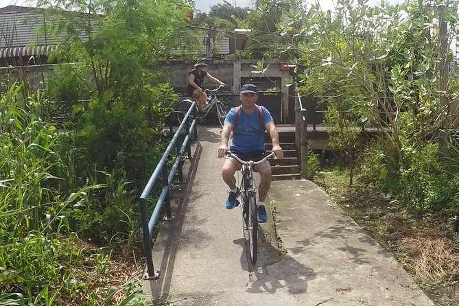 Half-Day Bangkok Bike Tour Including Lunch - Bangkok Yai park: a calm break (and toilets)