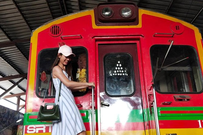 Half-Day Railway Market and Floating Market Tour in Thailand - Guides and small-group pace: what you’re actually paying for