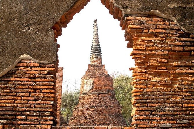 Historical City of Ayutthaya - Unesco Full Day Tour From Bangkok - Wihan Phra Mongkhon Bophit: the big bronze Buddha moment