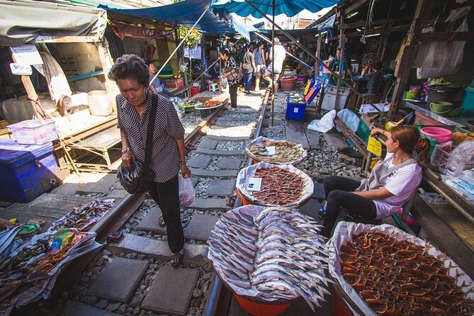Maeklong Railway Market and Damnoen Saduak Floating Market Tour From Bangkok - When this tour is a great match