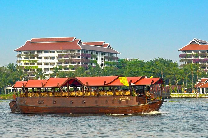 Manohra 5-Star Luxury Dinner Cruise with Pre-Canapés in Bangkok - Why the Manohra feels different from the big dinner boats