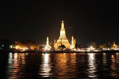 Manohra 5-Star Luxury Dinner Cruise with Pre-Canapés in Bangkok - The views: Grand Palace and Wat Arun at night (with tide caveats)