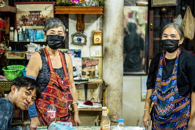 Must-Try: Hidden Bangkok Bike and Food Tour - Stop 2: Somdet Chao Phraya street food bites
