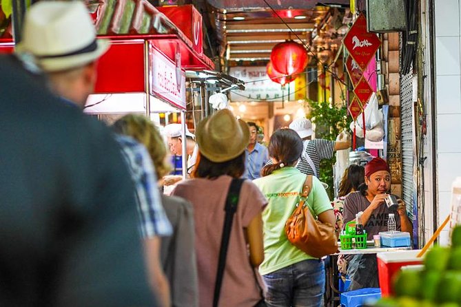 Night Street Food Tour of Bangkok's Chinatown - The core experience: walking the food route and learning Yaowarat
