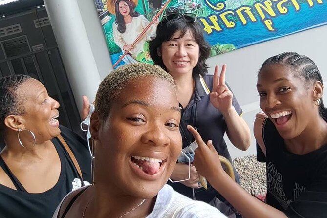 Private Custom Tour with a Local Guide - Wat Pho and the Reclining Buddha: the landmark you came for