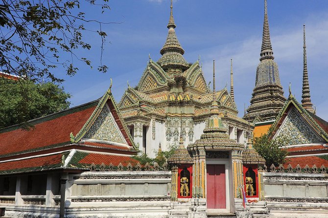 Private Tour of Bangkok's Temples Including Reclining Buddha (Wat Pho) - Chinatown and Pak Klong Talad: snack-and-color breaks on the way