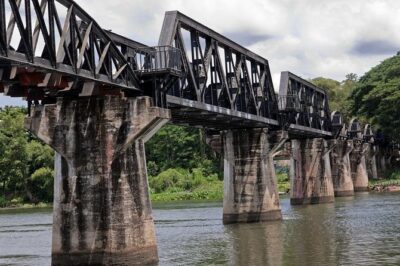 Private Tour: Thai–Burma Death Railway Bridge on the River Kwai from Bangkok - Kanchanaburi War Cemetery: The First Reality Check