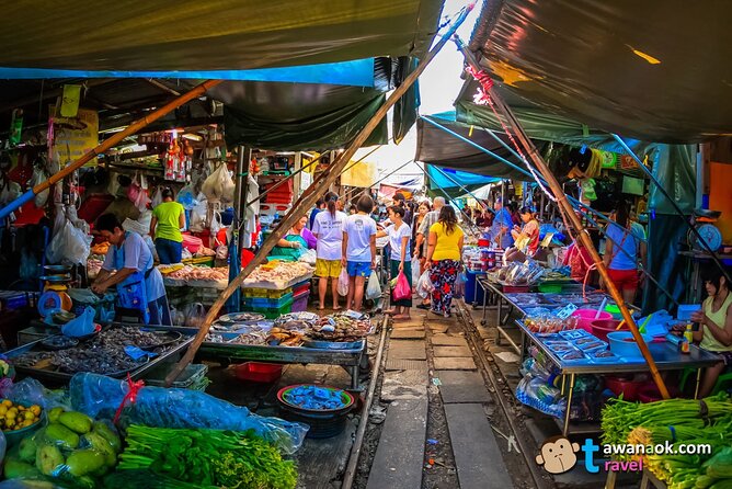 Private Tour to Railway Market and Damnoen Saduak Floating Market - The Timing Game: Pickup at 7 AM or 9 AM
