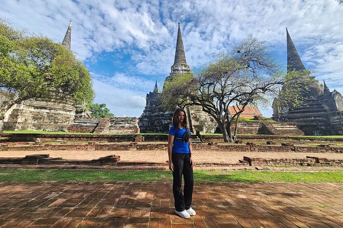 Private Tour to Railway Market Floating Market and Ayutthaya - Included snacks and drinks: small comforts that matter on a hot day