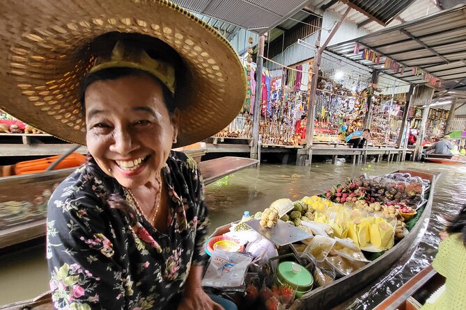 Private Tour to Railway Market Floating Market and Ayutthaya - Damnoen Saduak Floating Market by private boat: seeing it from the water