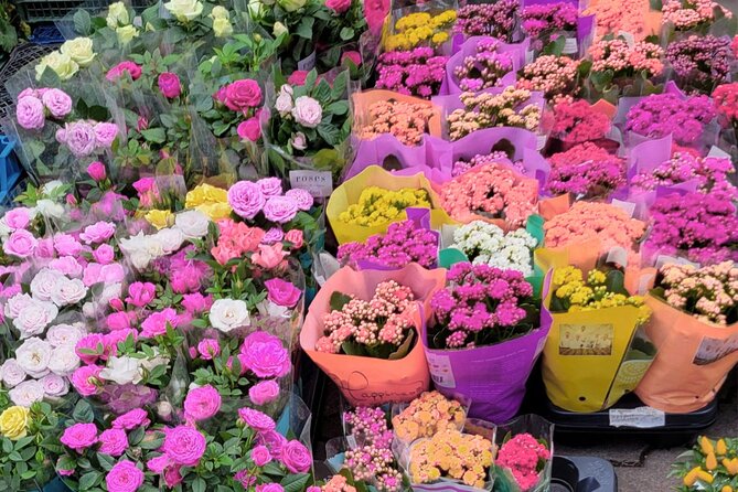 Private Tuktuk Night life in Bangkok (Night Time) - Pak Khlong Flower Talat at night and the Chinatown drive